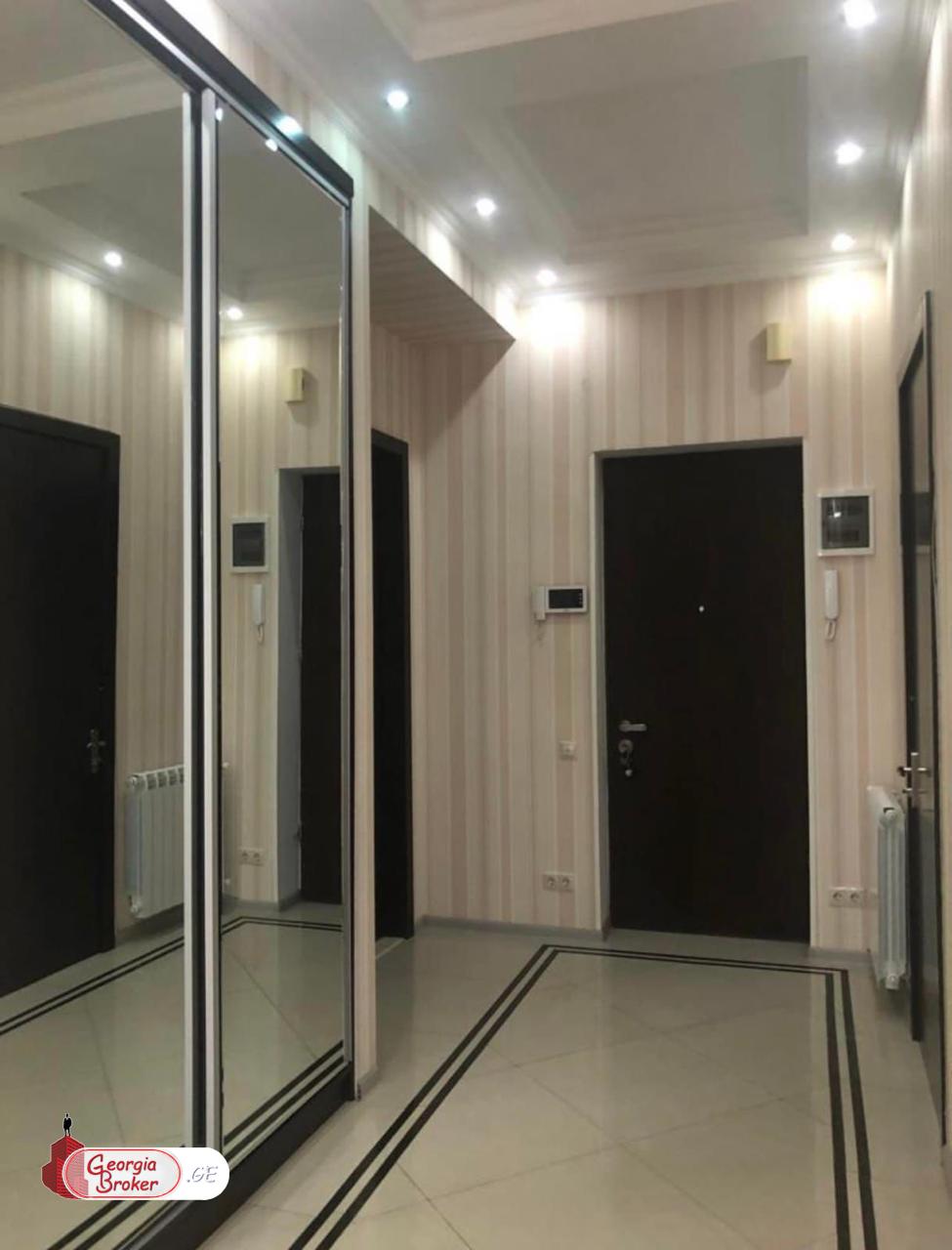 продается квартира с новым ремонтом 3-комнаты